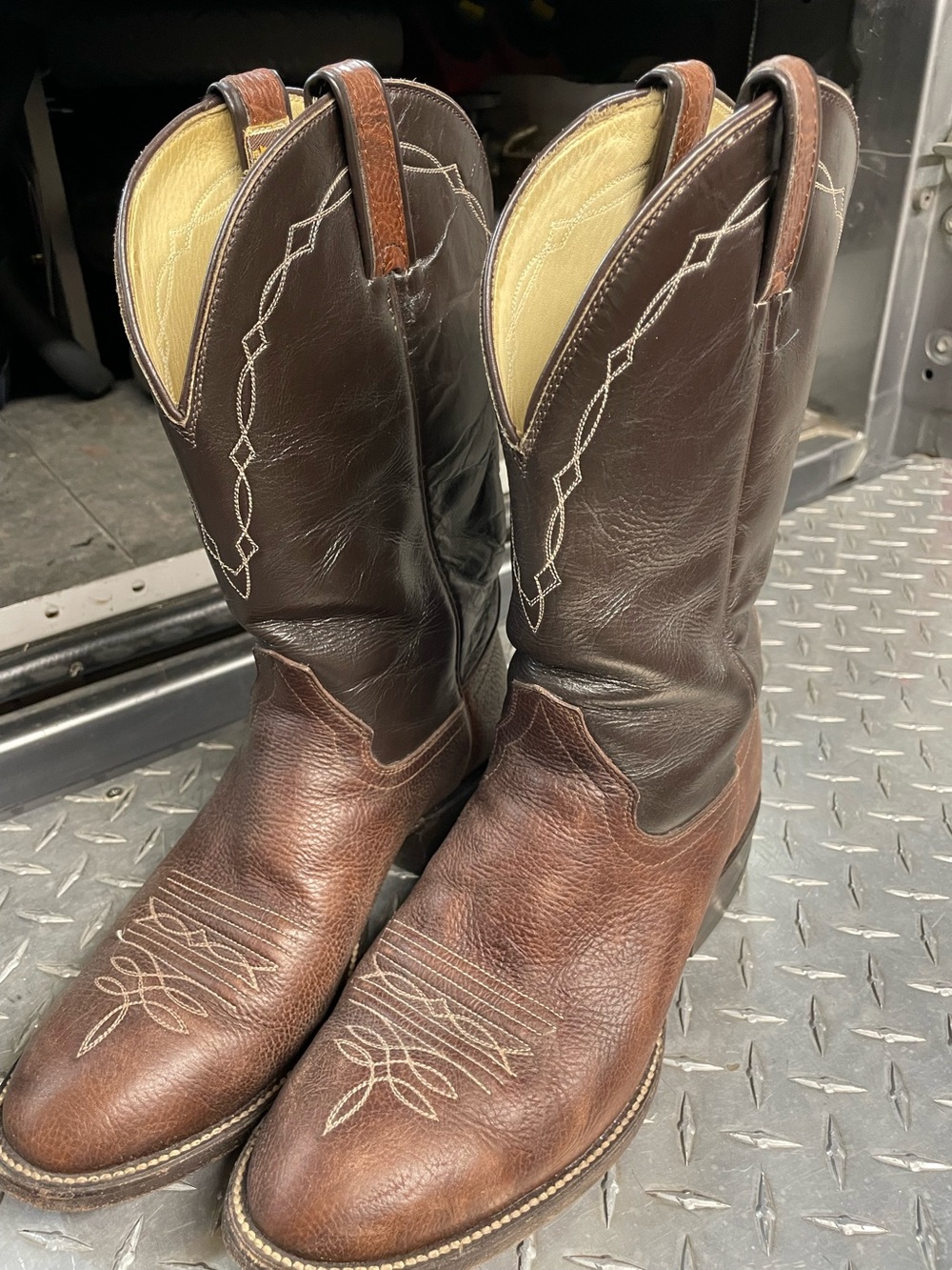 Men’s Hondo walking heel cowboy boots, size 8-1/2E